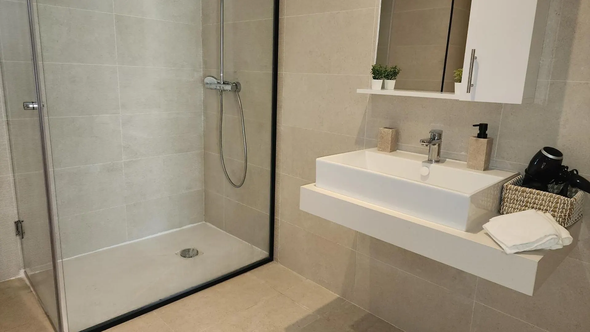 The 53 Gauthier By Ib Signature - Stylish Two-Bedroom Flat - Wifi, Self Check-In, Day And Night Security, Close To All Facilities Casablanca
