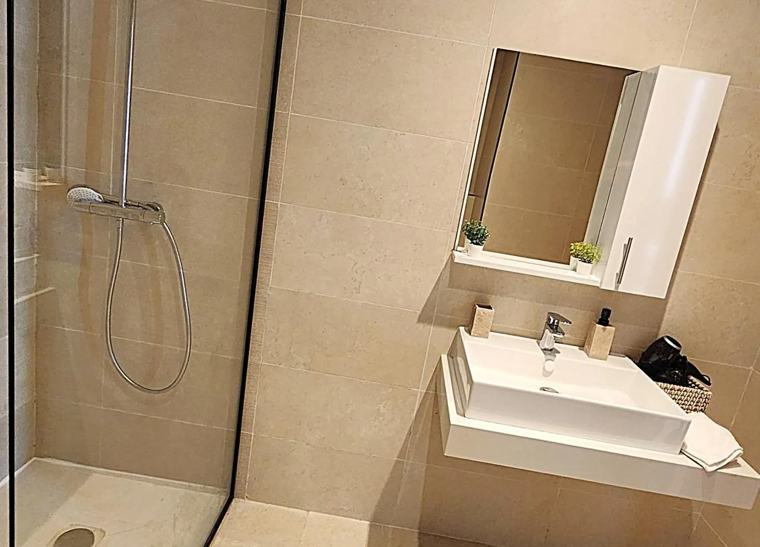 The 53 Gauthier By Ib Signature - Stylish Two-Bedroom Flat - Wifi, Self Check-In, Day And Night Security, Close To All Facilities Casablanca 0*,